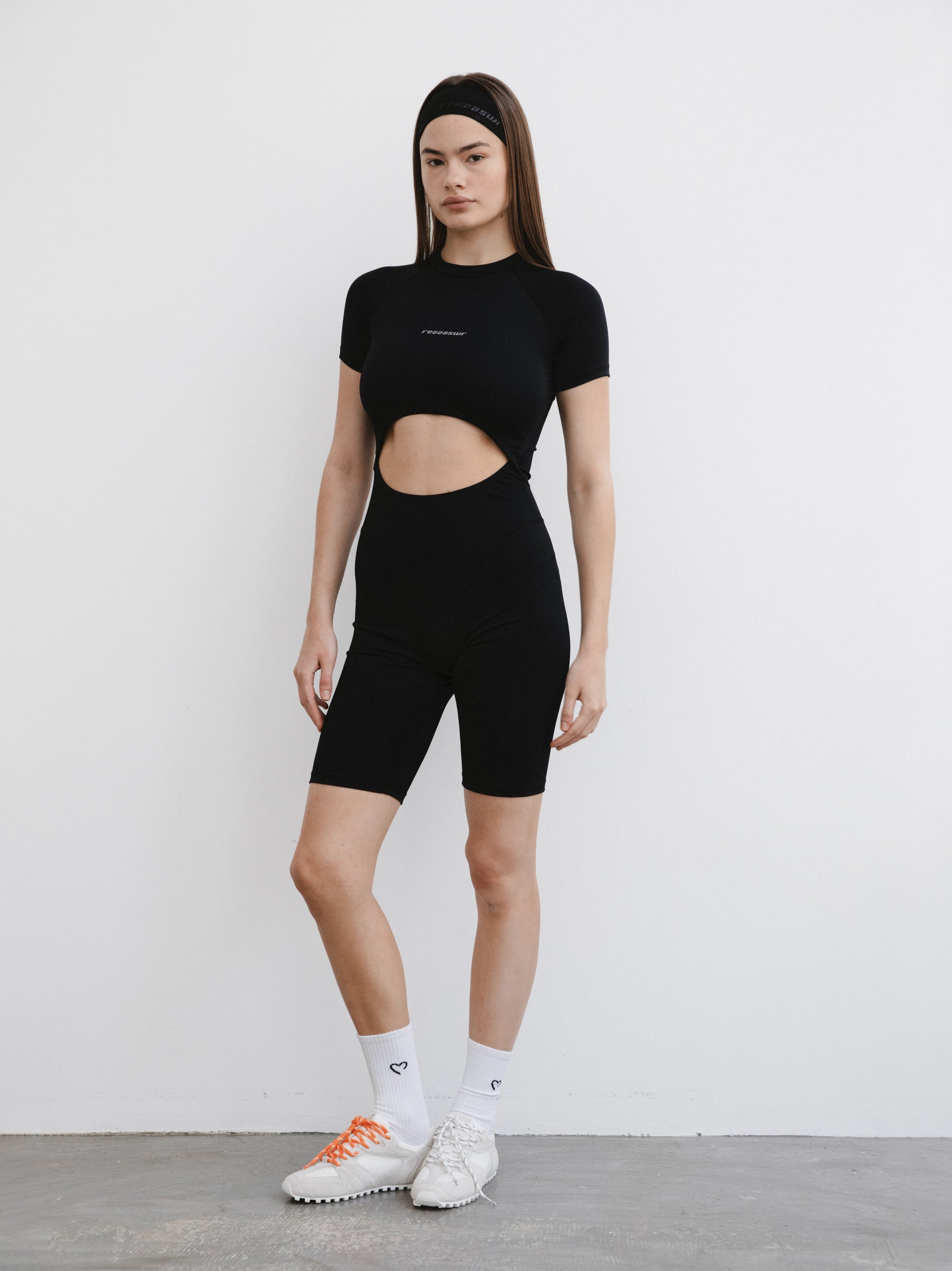 Комбинезон с вырезом